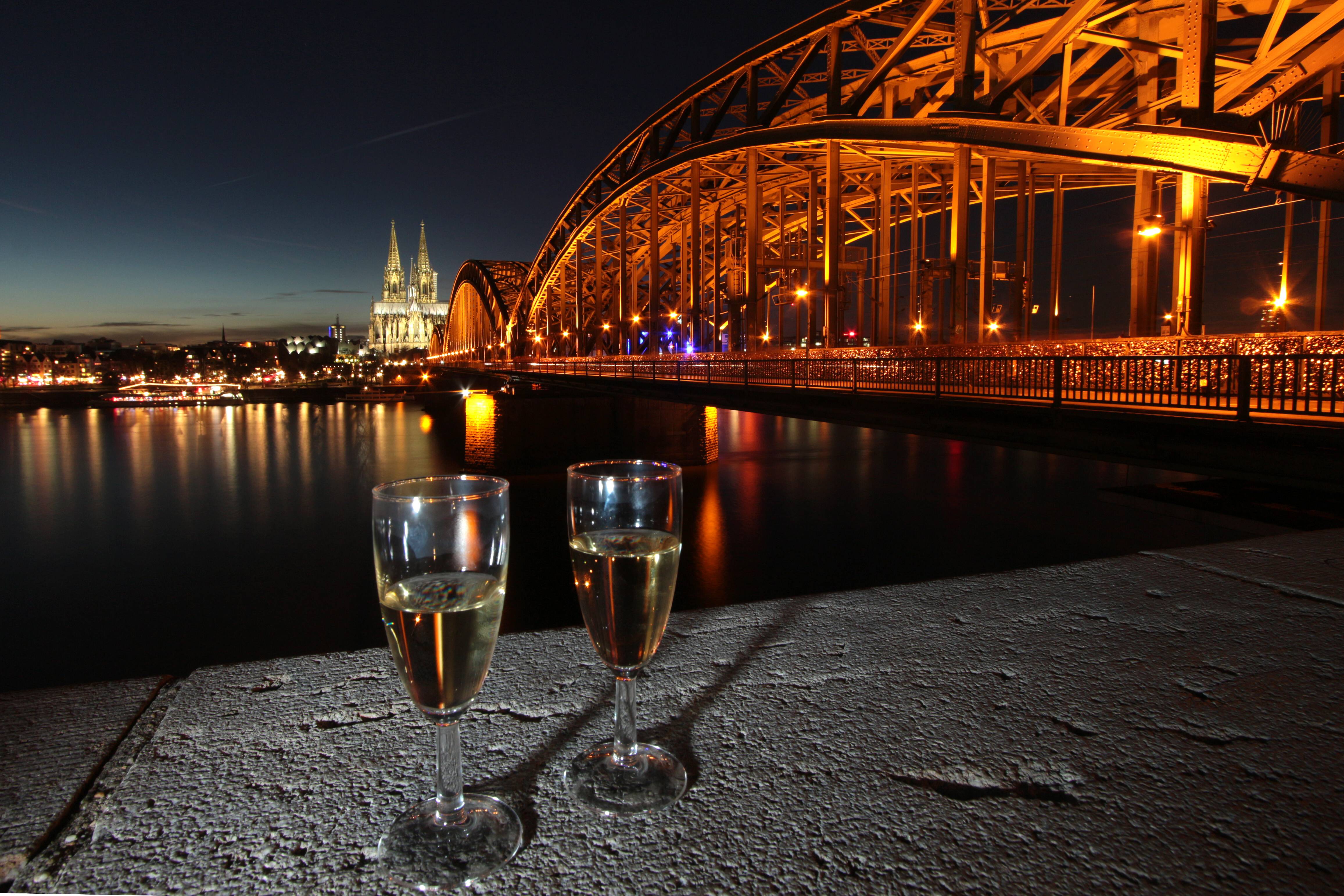 Familienkolumne Von Judith Wagner Und Oliver Stock: Paris Mit Hut ...